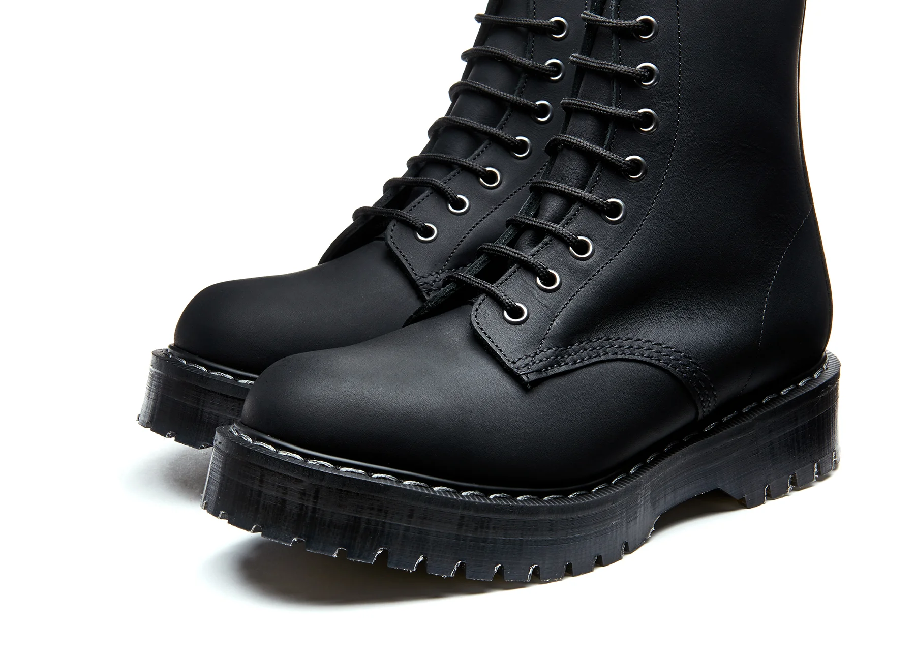 1335-black-greasy-8-eye-zip-commando-derby-boot-4.webp Black Greasy 8 Eye Zip Commando Derby Boot