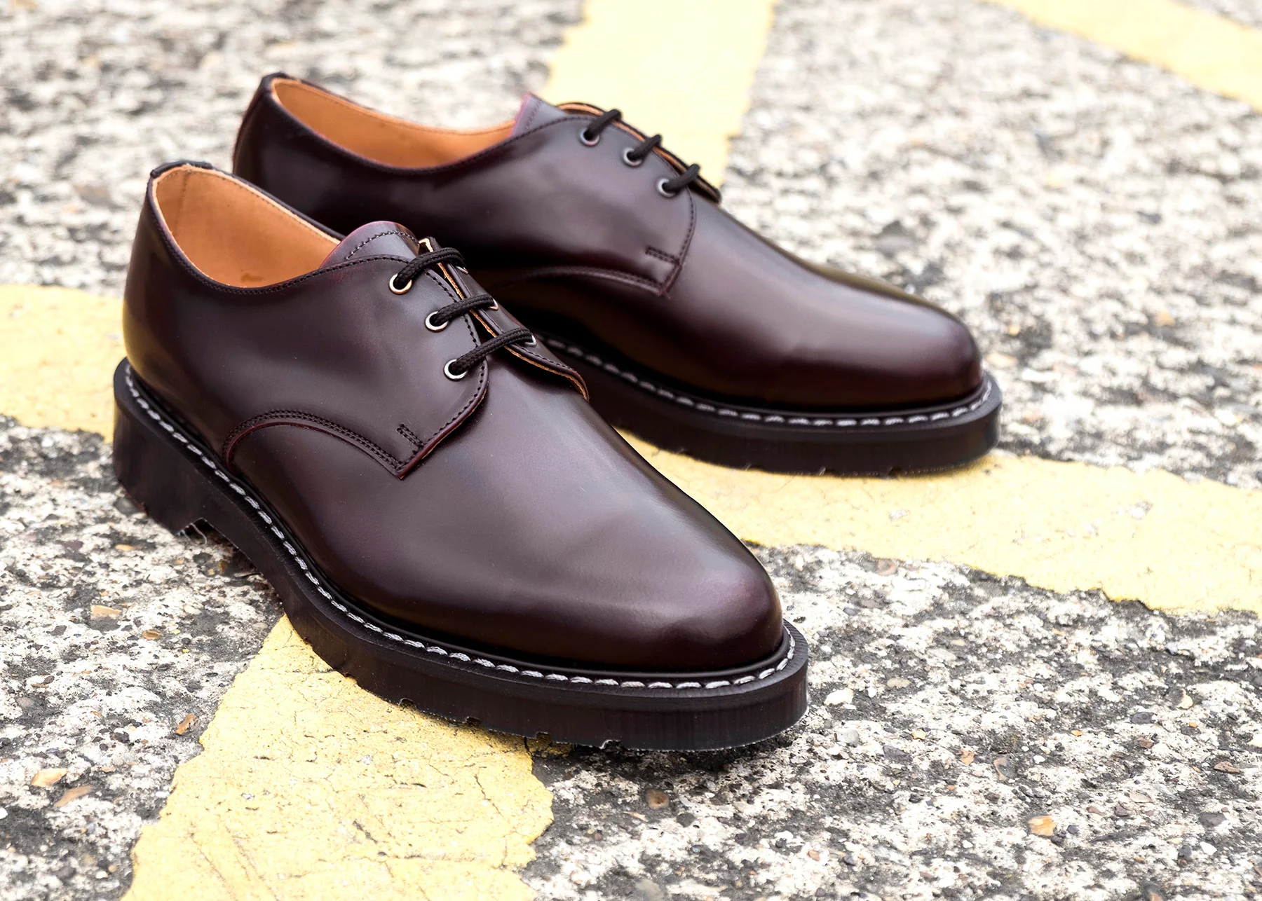1754-burgundy-rub-off-gibson-shoe-5.webp Burgundy Rub-Off Gibson Shoe