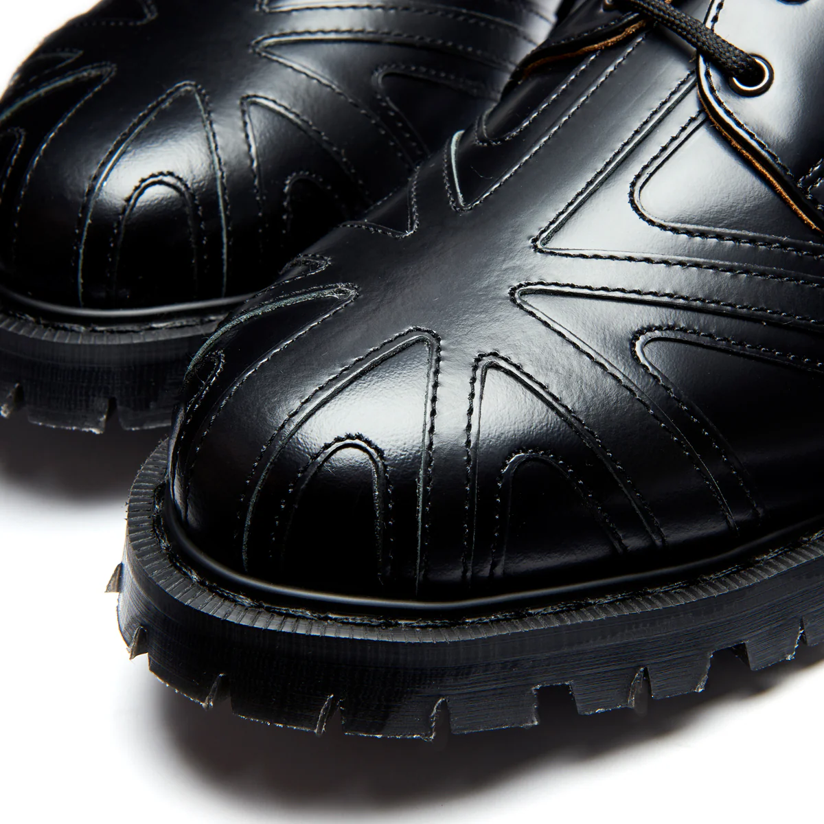 4958-black-hi-shine-union-jack-3-eye-gibson-shoe-6.webp Black Hi-Shine Union Jack 3 Eye Gibson Shoe