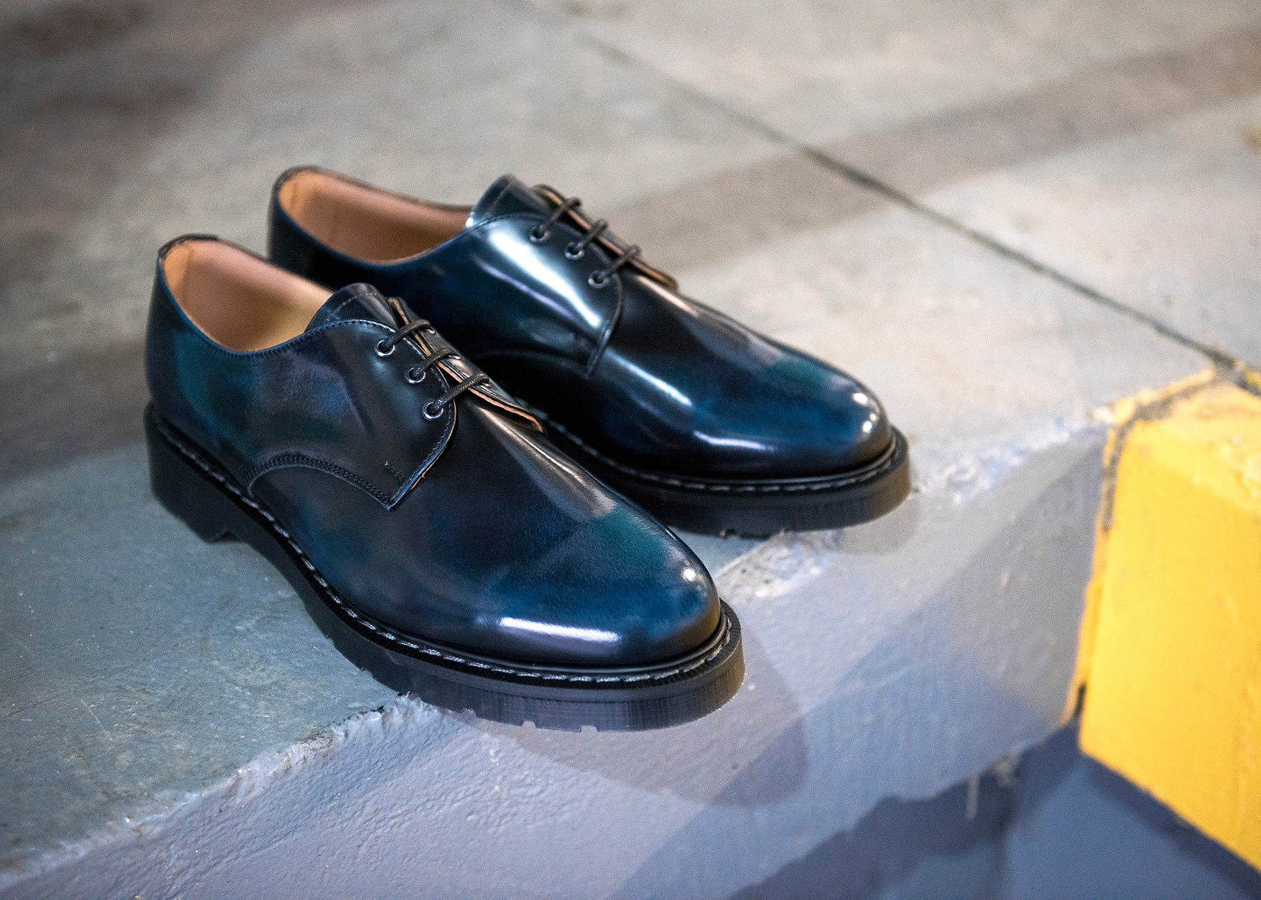 6069-navy-rub-off-gibson-shoe-5.jpg Navy Rub-Off Gibson Shoe