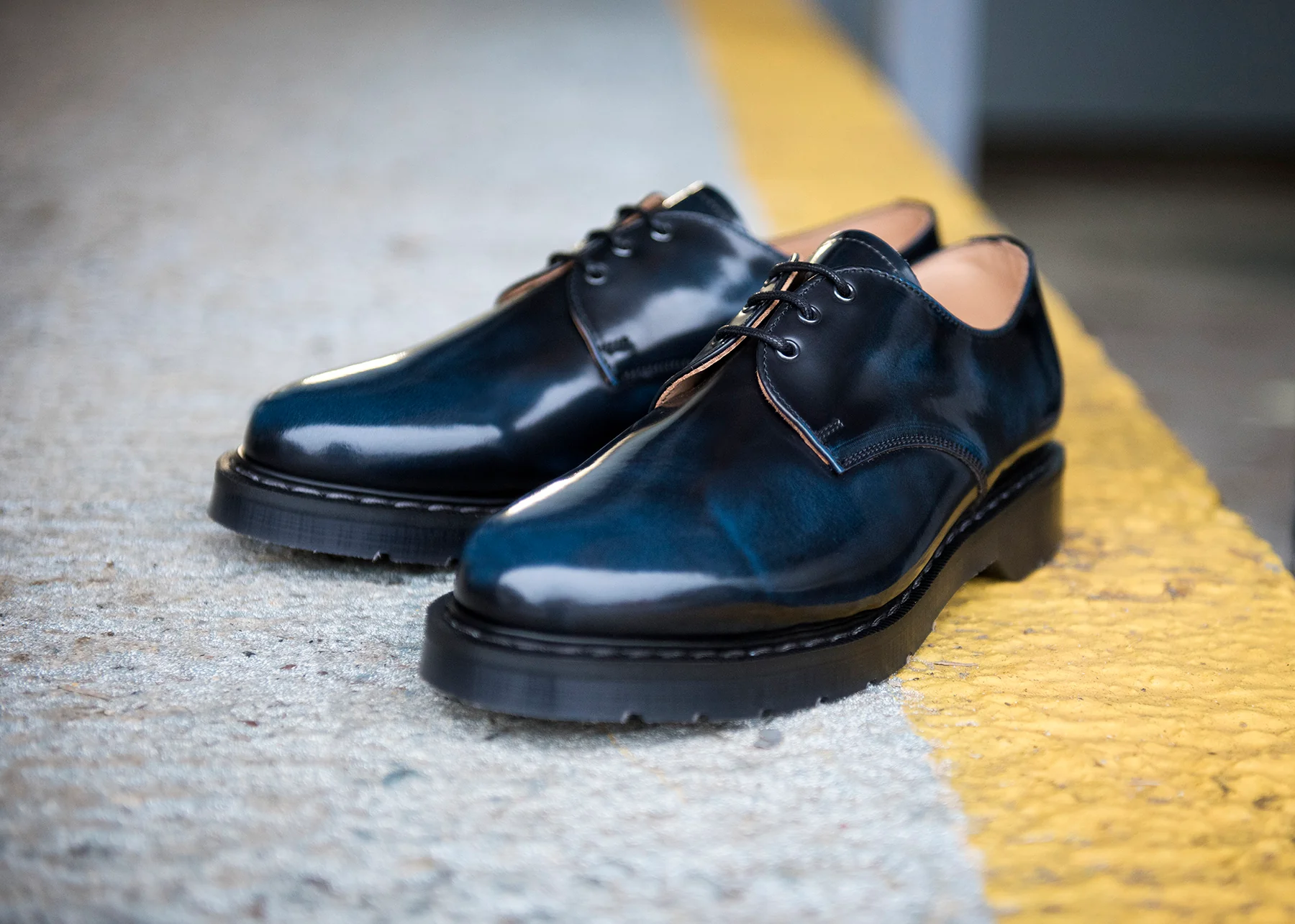 6069-navy-rub-off-gibson-shoe-6.webp Navy Rub-Off Gibson Shoe