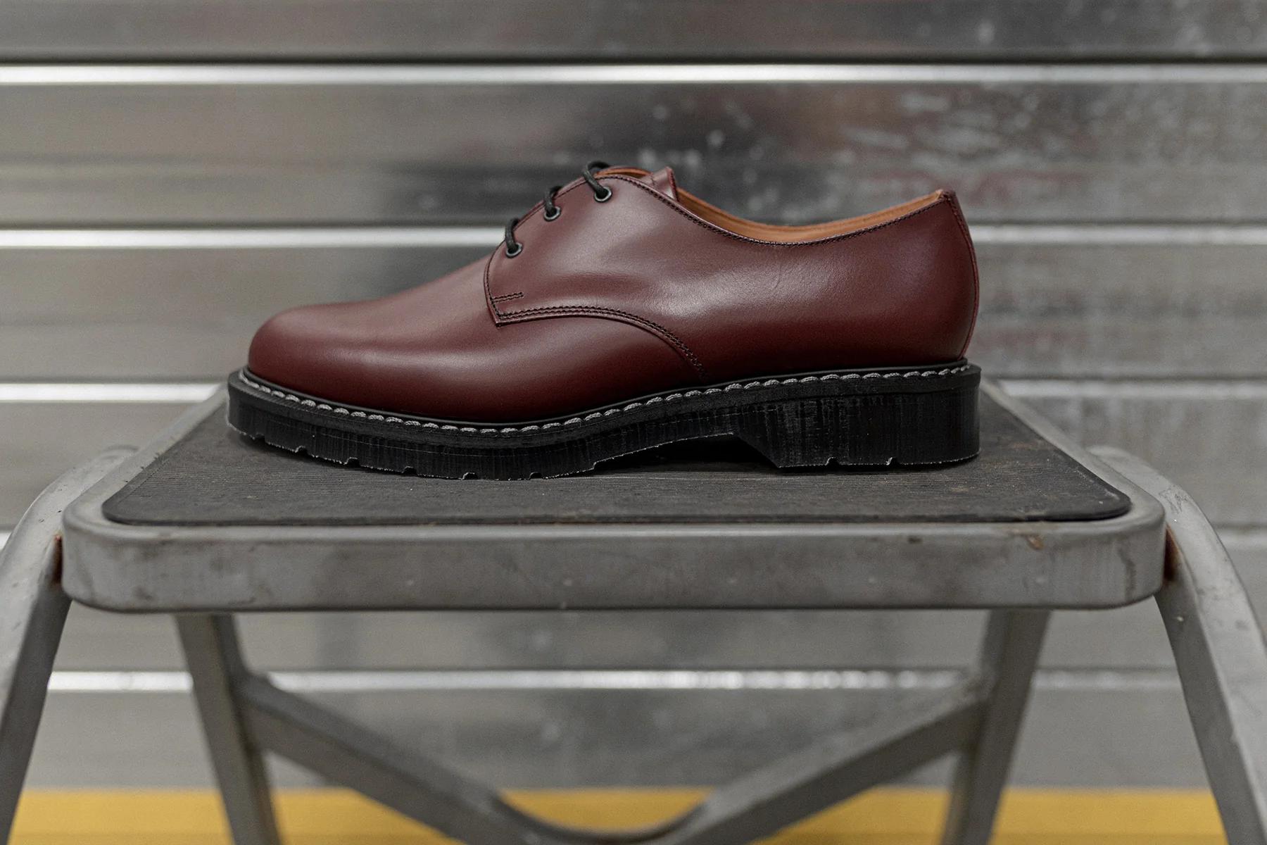6200-oxblood-hi-shine-gibson-shoe-5.webp Oxblood Hi-Shine Gibson Shoe