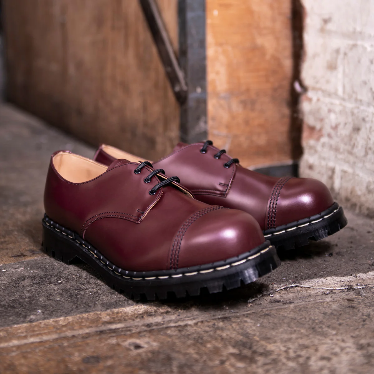 6266-oxblood-hi-shine-steel-toe-capped-gibson-shoe-6.webp Oxblood Hi-Shine Steel Toe Capped Gibson Shoe